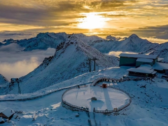 这个春节，来达古冰川看日出拍雪山