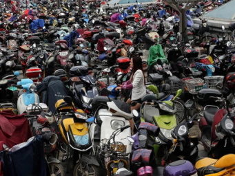 “电驴”越来越多，拴哪？